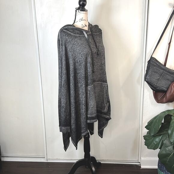 Wild Pearl Cozy Gray Hooded Poncho size Medium - Picture 4 of 9